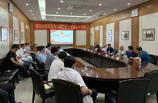 【不忘初心 牢记使命】yabo正网
外科第四党支部举办杨爱民教授学医行医70年暨90岁生日主题党课